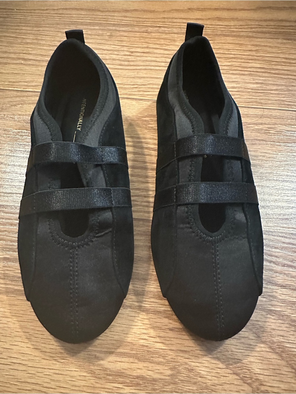 Intentionally Blank “Sporty” Black Suede Flats – Size